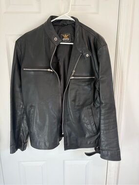 Men's Black Leather Bomber Jacket with Zip Pockets - Size large
